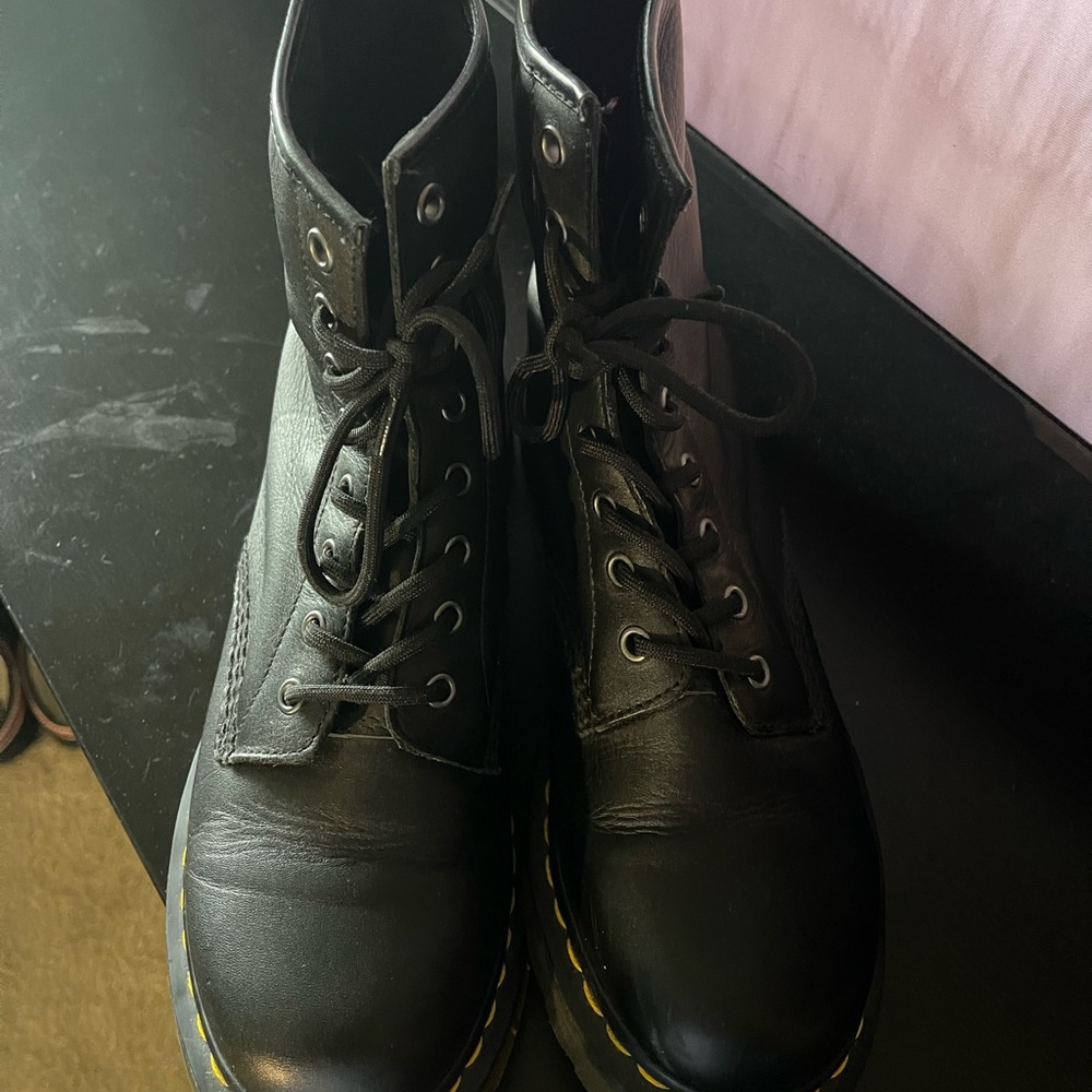 selling dr martens! only worn twice! perfect condition and very comfortable boot